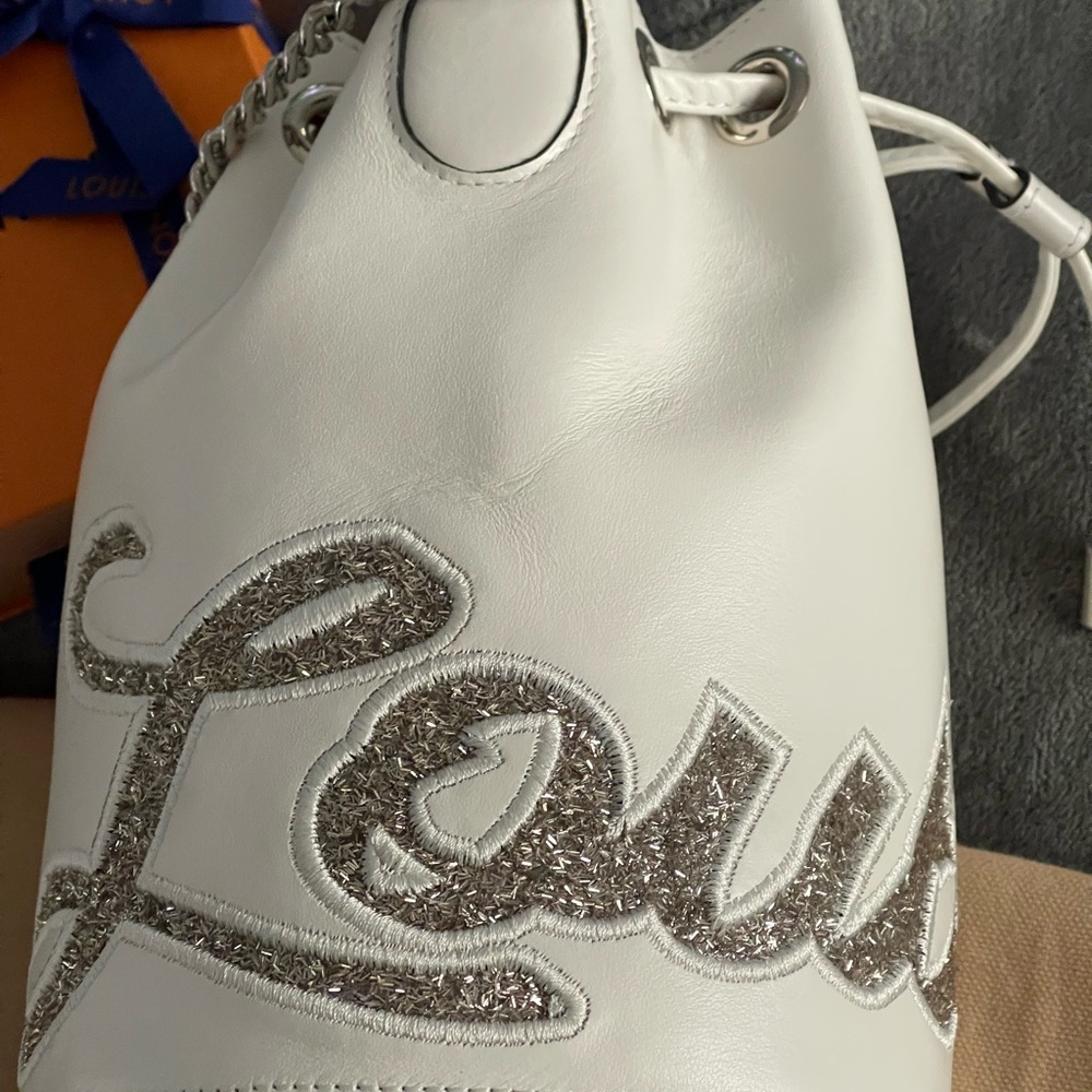 Christian louboutin Marie Jane Embellished leather bucket bag White pristine - Picture 16 of 16